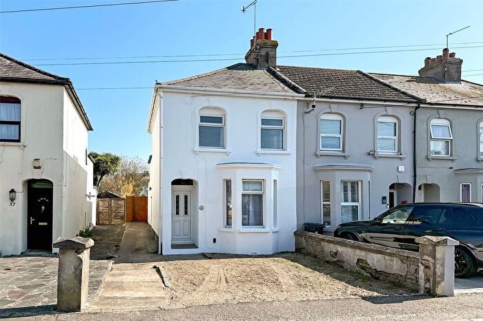 3 Bedroom End Of Terrace House For Sale In Beaconsfield Road, Wick, Littlehampton, West Sussex, BN17