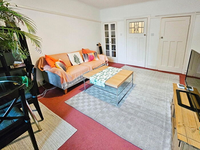 1 Bedroom Flat For Sale In Manor Road, Bournemouth, BH1