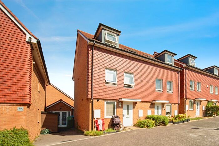 3 Bedroom Property For Sale In Blackmoor Drive, Basingstoke, RG24