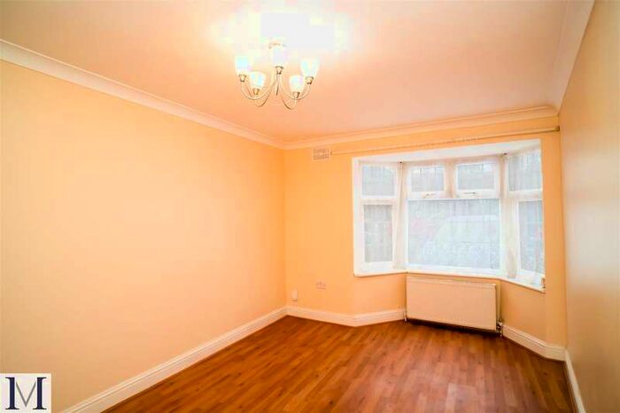 4 Bedroom End Of Terrace House To Rent In Bath Road, Hounslow, TW4