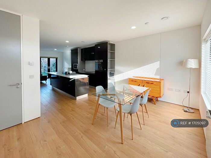 2 Bedroom Terraced House To Rent In Lockyard Lane, Manchester, M4