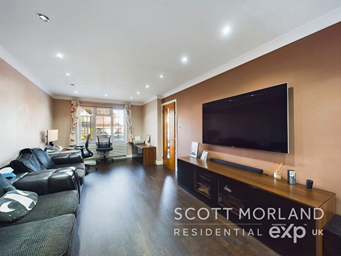 4 Bedroom Detached House For Sale In The Crofts, Hatch Warren, Basingstoke, RG22