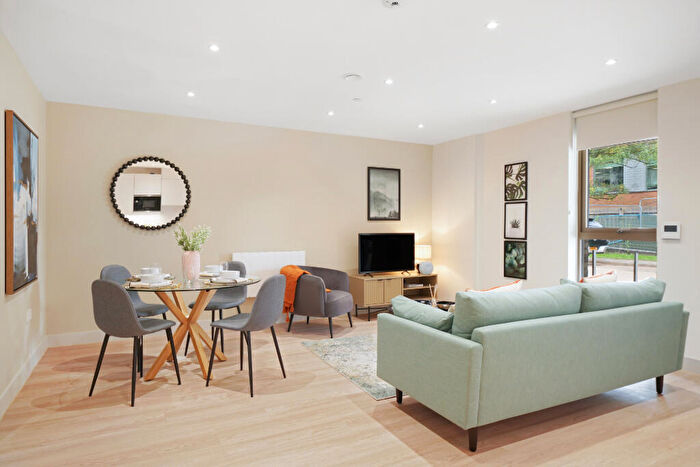 3 Bedroom Apartment To Rent In The Oakgate, KT22