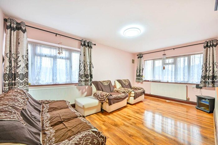 2 Bedroom Flat For Sale In Mallard Way, Kingsbury, London, NW9