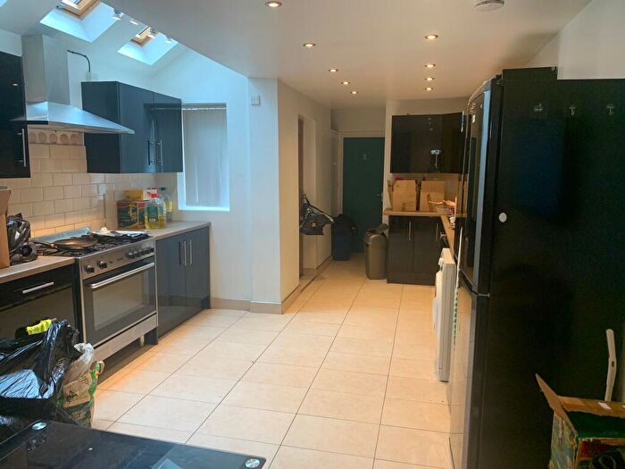 5 Bedroom House To Rent In Warwards Lane, Selly Oak, West Midlands, B29