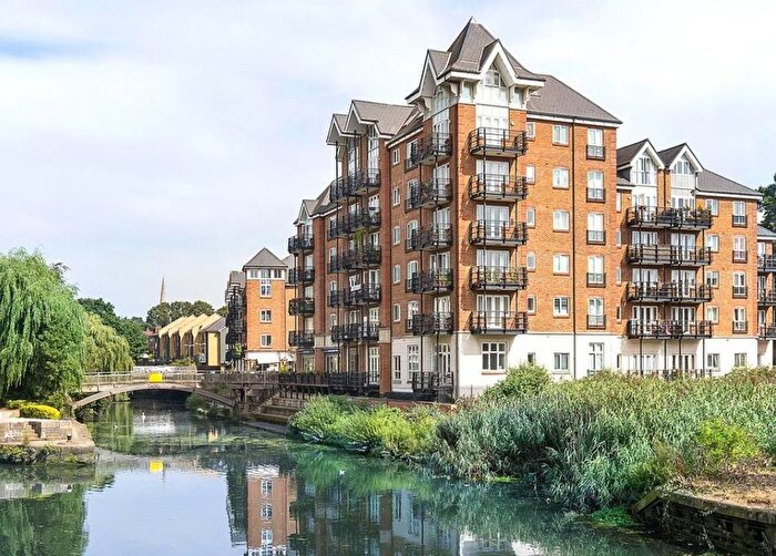 2 Bedroom Flat To Rent In High Street, Brentford, TW8