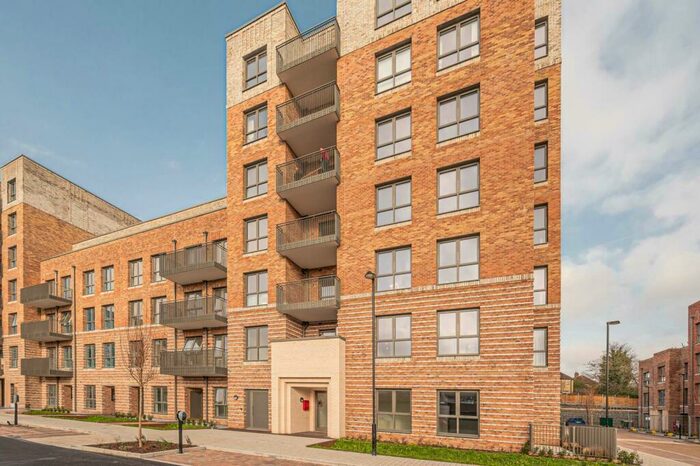 2 Bedroom Flat To Rent In Bloomsbury Avenue, Oakwood, London, N14