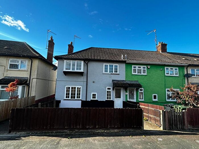 3 Bedroom Semi Detached House To Rent In Saddlebow Road, King's Lynn, PE30