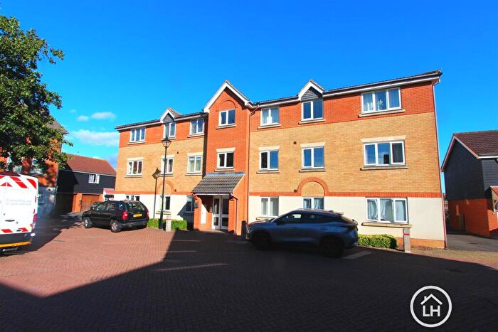 2 Bedroom Flat To Rent In Bismuth House Bismuth Drive Sittingbourne Kent, ME10