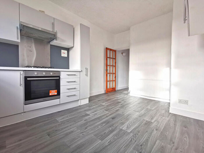 2 Bedroom Flat To Rent In Fredericks Place, North Finchley, N12