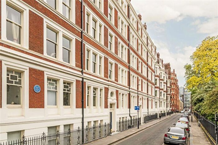 2 Bedroom Flat To Rent In Ridgmount Gardens, Fitzrovia Amp; Covent Garden, WC1E