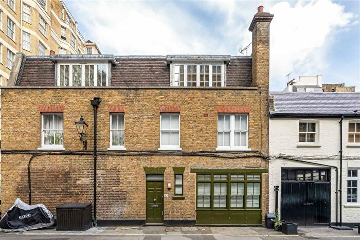 4 Bedroom Terraced House To Rent In Seymour Mews, Marylebone, W1H