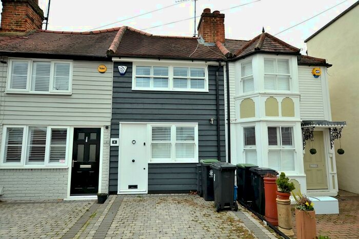 2 Bedroom House To Rent In Smarts Lane, Loughton, IG10