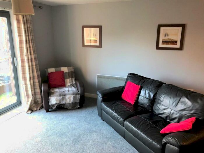 2 Bedroom Flat To Rent In Bouverie Court, Leeds, LS9