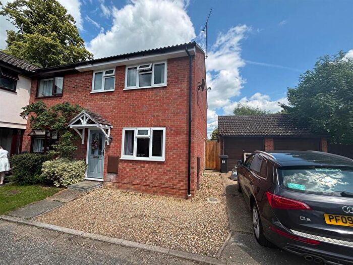 3 Bedroom House For Sale In Pinecroft Way, Needham Market, Ipswich, IP6