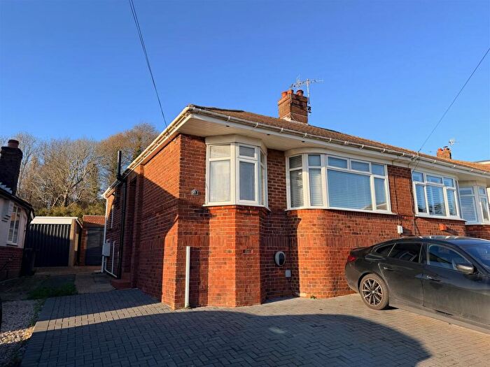 3 Bedroom Semi-Detached House For Sale In High Park Avenue, Hove, BN3
