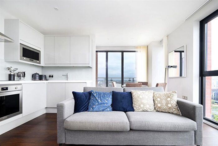 1 Bedroom Flat To Rent In Avalon Point, Silvocea Way, E14