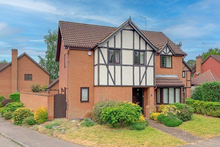 4 Bedroom Detached House For Sale In Oxendon Court, Leighton Buzzard, LU7