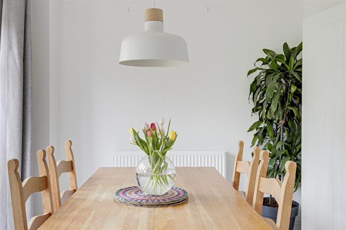 5 Bedroom Detached House For Sale In Oughton Close, Edwalton, Nottinghamshire, NG12