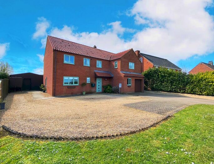 5 Bedroom Detached House For Sale In Crown Lane, Little Fransham, Dereham, NR19