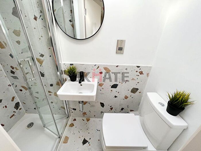 1 Bedroom Property To Rent In Clarence Villas, Hawks Road, Kingston Upon Thames, KT1