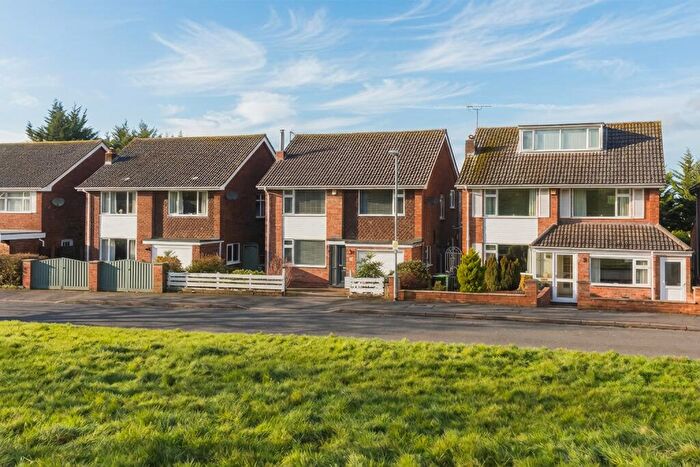 4 Bedroom Detached House For Sale In Parklands Road, Old Walcot, Swindon, SN3