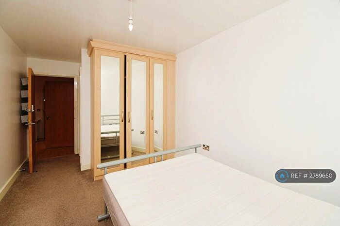 2 Bedroom Flat To Rent In Switch House, London, E14