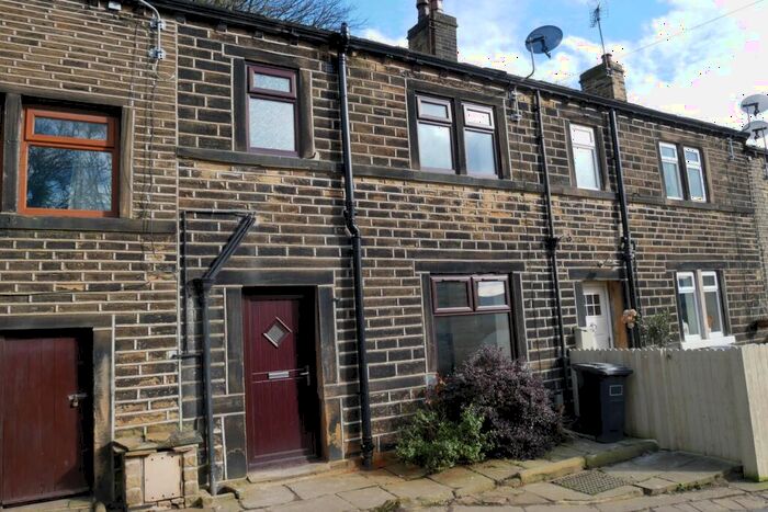 2 Bedroom Terraced House To Rent In Netherton Fold, Huddersfield, West Yorkshire, HD4