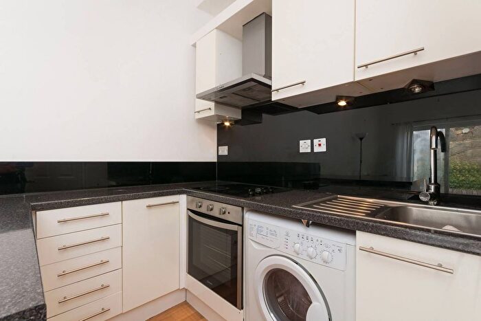 2 Bedroom Flat To Rent In Leopold Road, Wimbledon, London, SW19