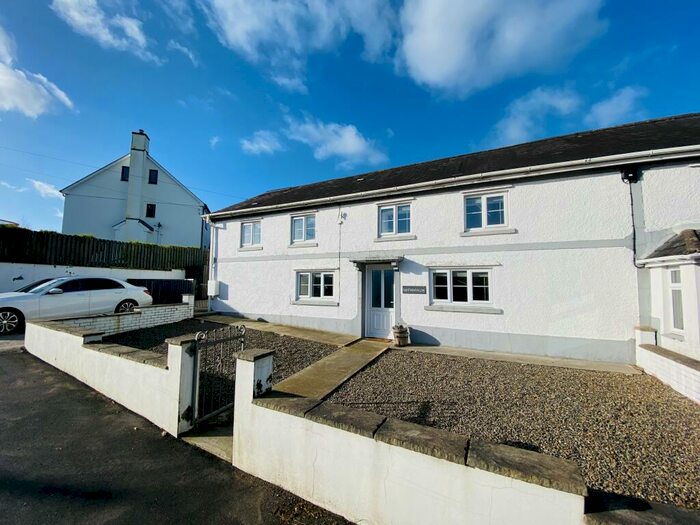 3 Bedroom Semi-Detached House To Rent In Dryslwyn, SA32