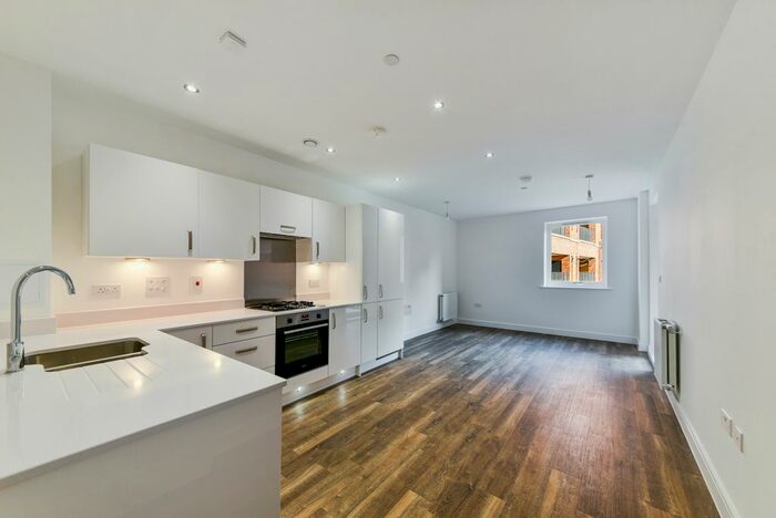 2 Bedroom Flat To Rent In Oakleigh Road North, Whetstone, N20