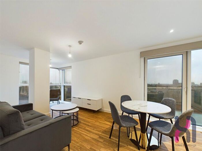 3 Bedroom Flat To Rent In Manchester Waters, Pomona Strand, Old Trafford, M16