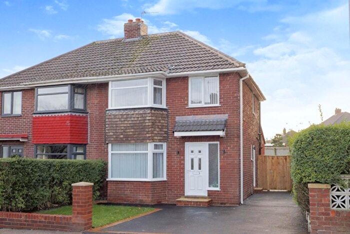 3 Bedroom Semi Detached House For Sale In Eastwood Close, Durkar, Wakefield, WF4