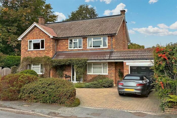 5 Bedroom Detached House To Rent In West Byfleet, KT14