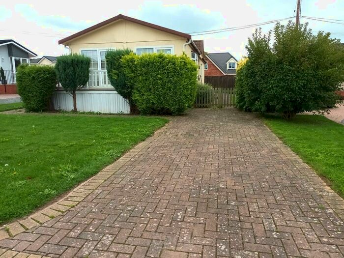 2 Bedroom Park Home For Sale In Cotswold Manor Country Park, Stratford Bridge, Ripple, Tewkesbury, Gloucestershire, GL20