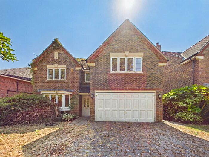 4 Bedroom Detached House For Sale In Tugwood Close, Coulsdon, CR5