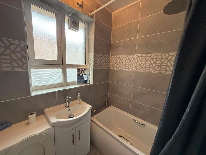 2 Bedroom Flat To Rent In Chadswell House, Cromer Street, Kings Cross, London, WC1H