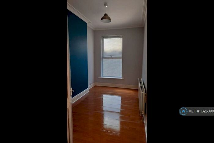 2 Bedroom Flat To Rent In Hawarden Road, Colwyn Bay, LL29