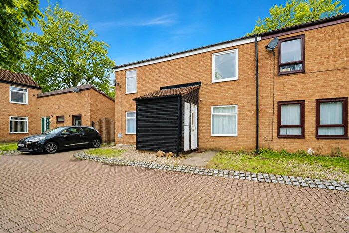 3 Bedroom Semi-Detached House For Sale In Torrington Road, Scunthorpe, DN17