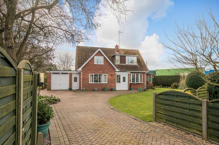 2 Bedroom Detached Bungalow For Sale In West End Close, Pinchbeck, Spalding, PE11