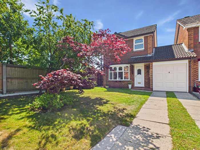3 Bedroom Link Detached House For Sale In Geoffrey Close, Sutton Coldfield, B76