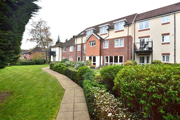 1 Bedroom Flat For Sale In Russell Lodge, Fleet, GU51