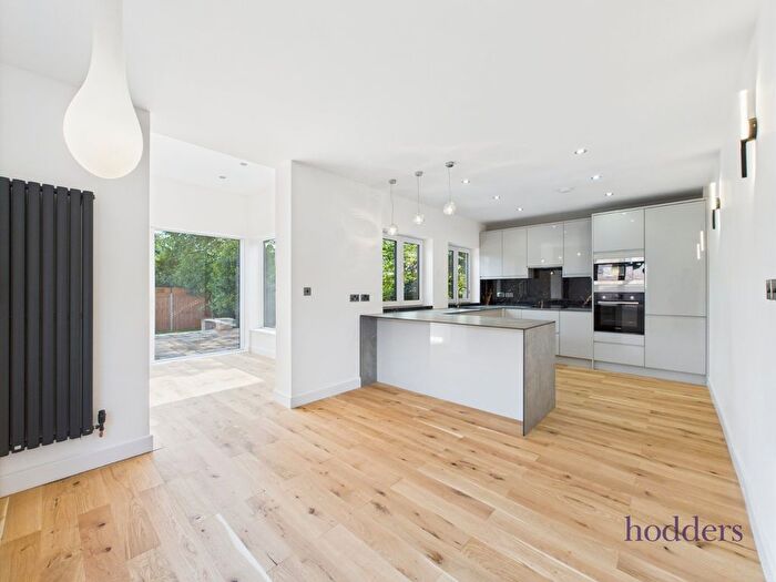 4 Bedroom Detached House To Rent In Spinney Hill, Addlestone, Surrey, KT15