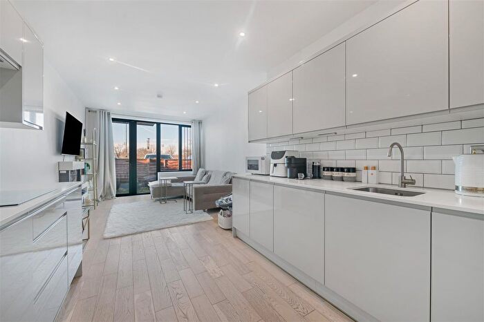 2 Bedroom Flat For Sale In Rose Hill, Sutton, SM1