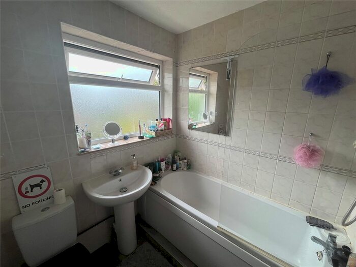 3 Bedroom Semi-Detached House For Sale In Woolwich Road, London, SE2