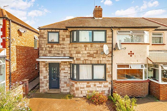 3 Bedroom Flat To Rent In Woodhouse Avenue, Perivale, UB6