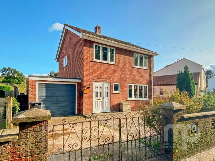 3 Bedroom Detached House For Sale In The Street, Bracon Ash, NR14