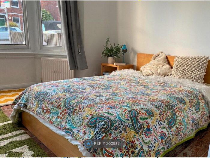 2 Bedroom Flat To Rent In Earlsfield Road, London, SW18