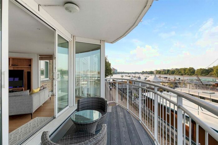 3 Bedroom Flat To Rent In Prospect Quay, Point Pleasant, SW18