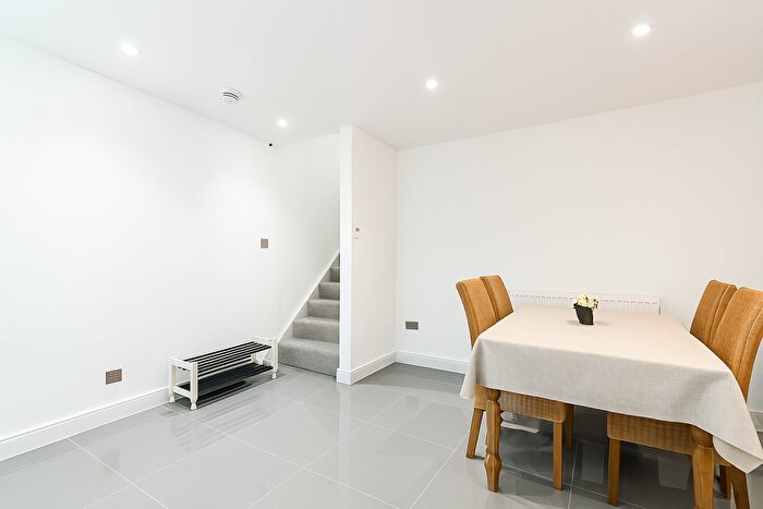 4 Bedroom Terraced House To Rent In Canterbury Place, Elephant And Castle, London, SE17